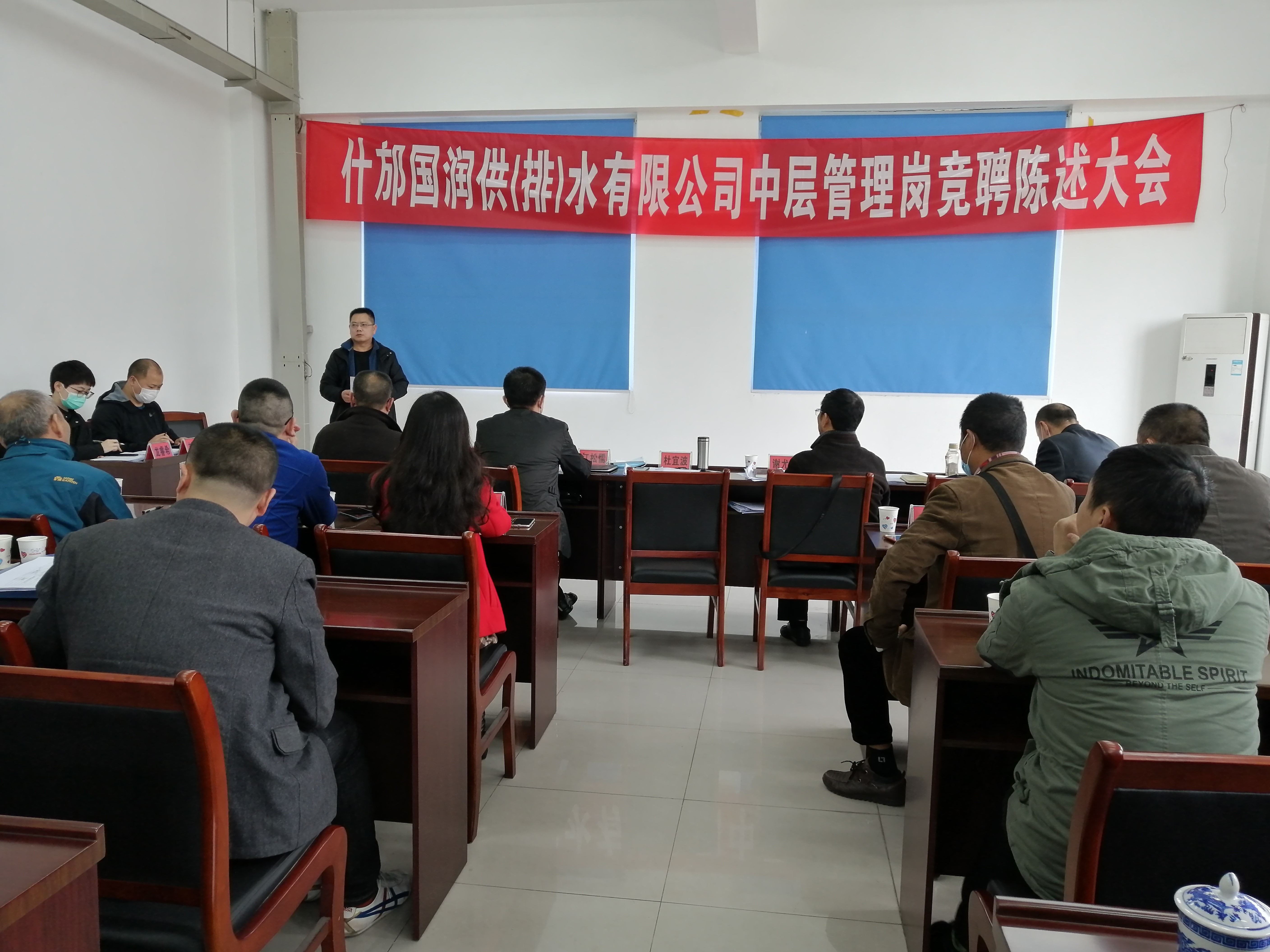 1��չʾ���� &nbsp;ӵ�����롱��Ϊ�������������ˢ�³�����������ʱ���˲Ų��ӽ�����4��3����ʲ�����󹩣��ţ�ˮ���޹�˾ƾ֤�����桢�������������������š���ԭ�����ٿ��в�����ھ�Ƹ���������ʲ����˾���³����˲�����˾�򵼰��ӡ��в����ְԱ��Ա���������뱾�ξۻ���